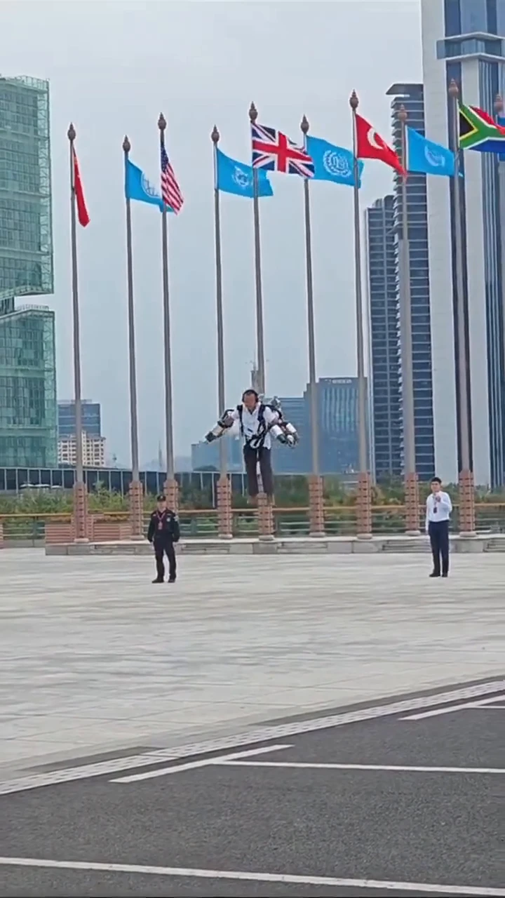 This flying backpack can reach 100 km/h — and actually make you fly