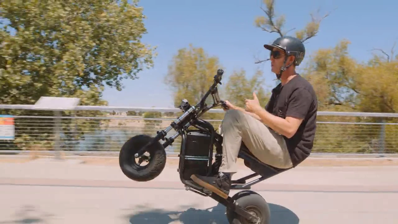 Wheelie Fun Bike — a bike that can balance