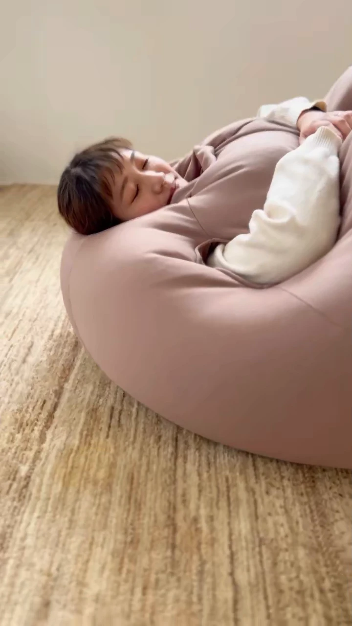 Hanalolo produces unusual cushion suits, with which you can fall down to lie literally anywhere