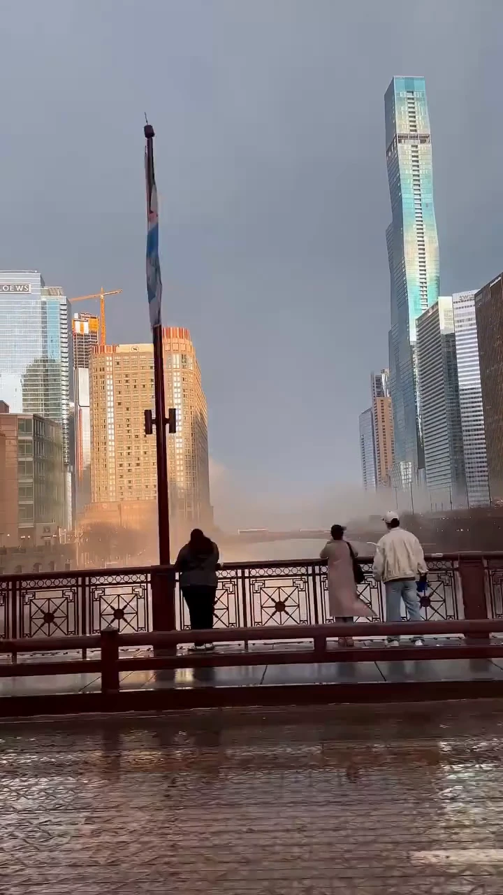 Chicago: When the City Breathes, Transforms, and Reinvents Itself Every 30 Minutes