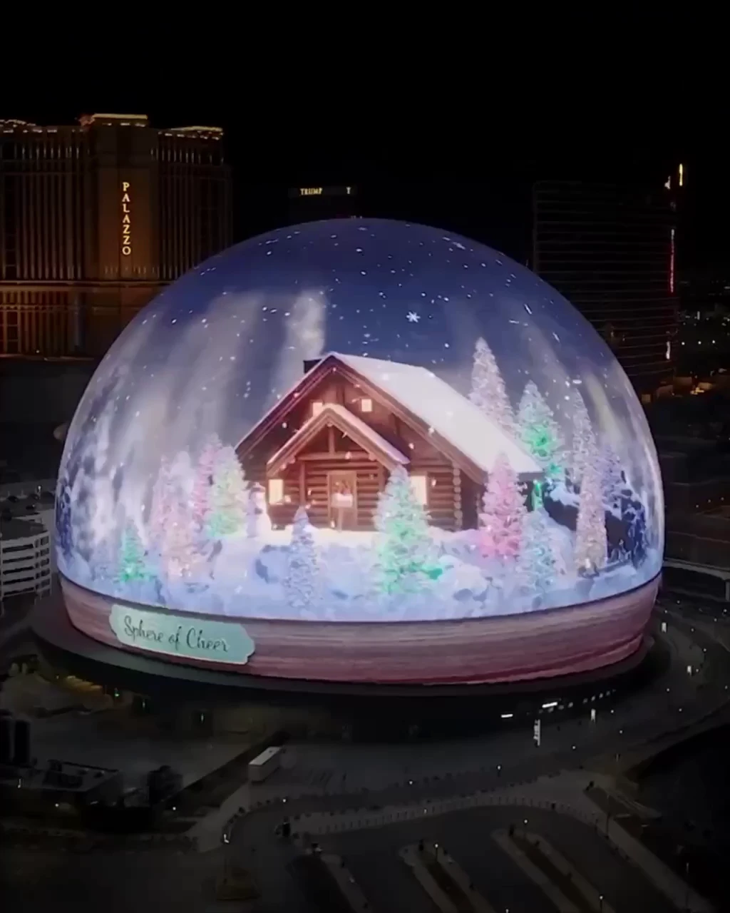 The world’s largest spherical space Sphere in Los Angeles also shines with a pre-Christmas mood