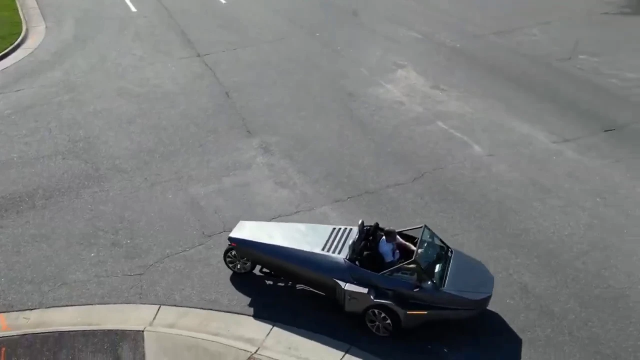 US engineer creates revolutionary three-wheeled car Dragonfly
