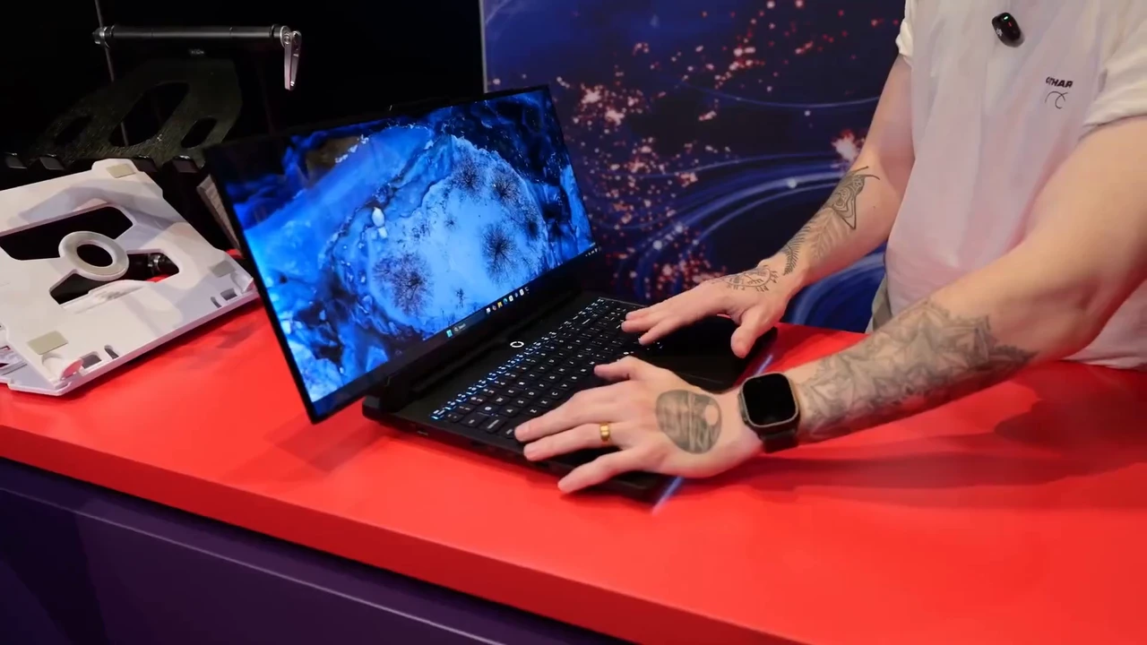 This Lenovo Laptop Expands From 16″ to 24″ at the Press of a Button