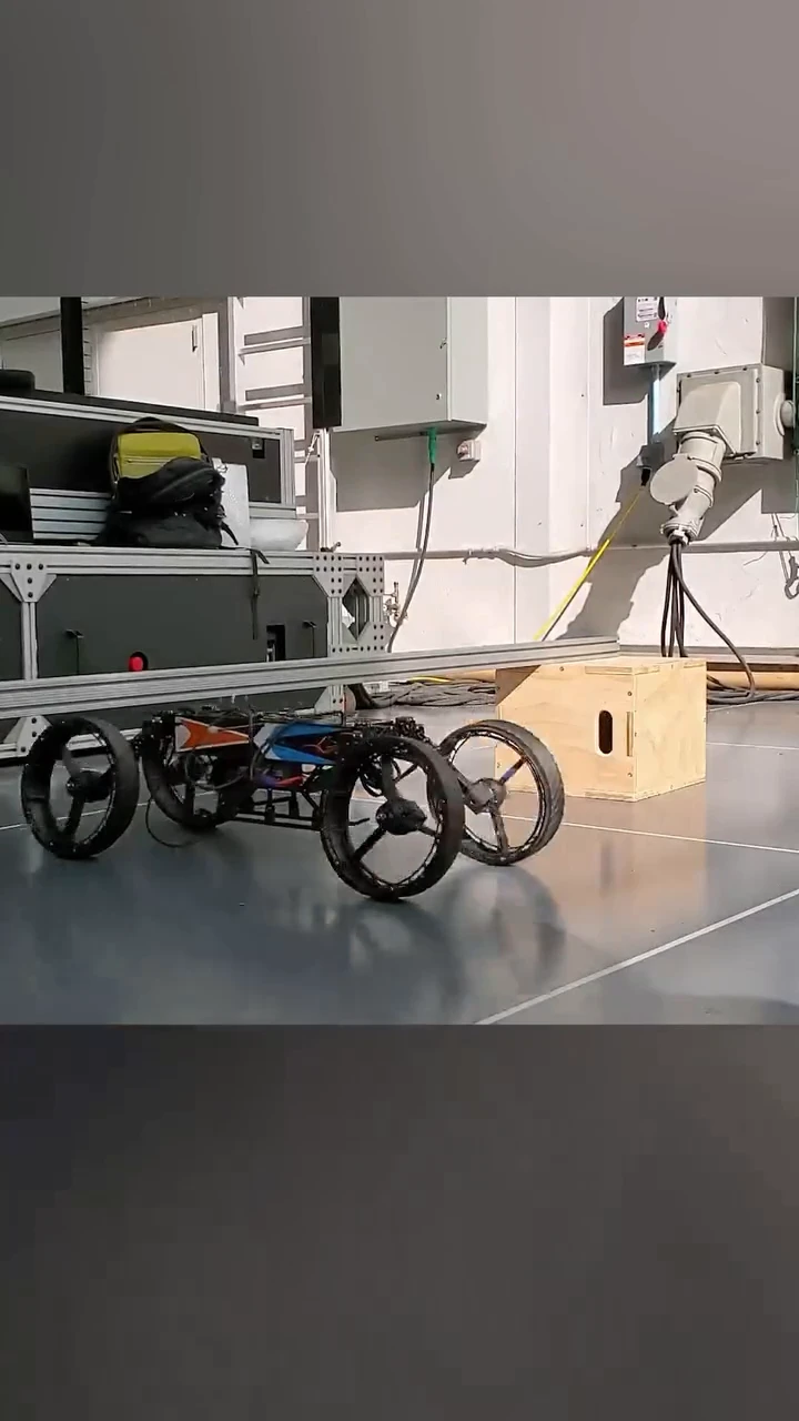 This robot drone can move in eight different ways