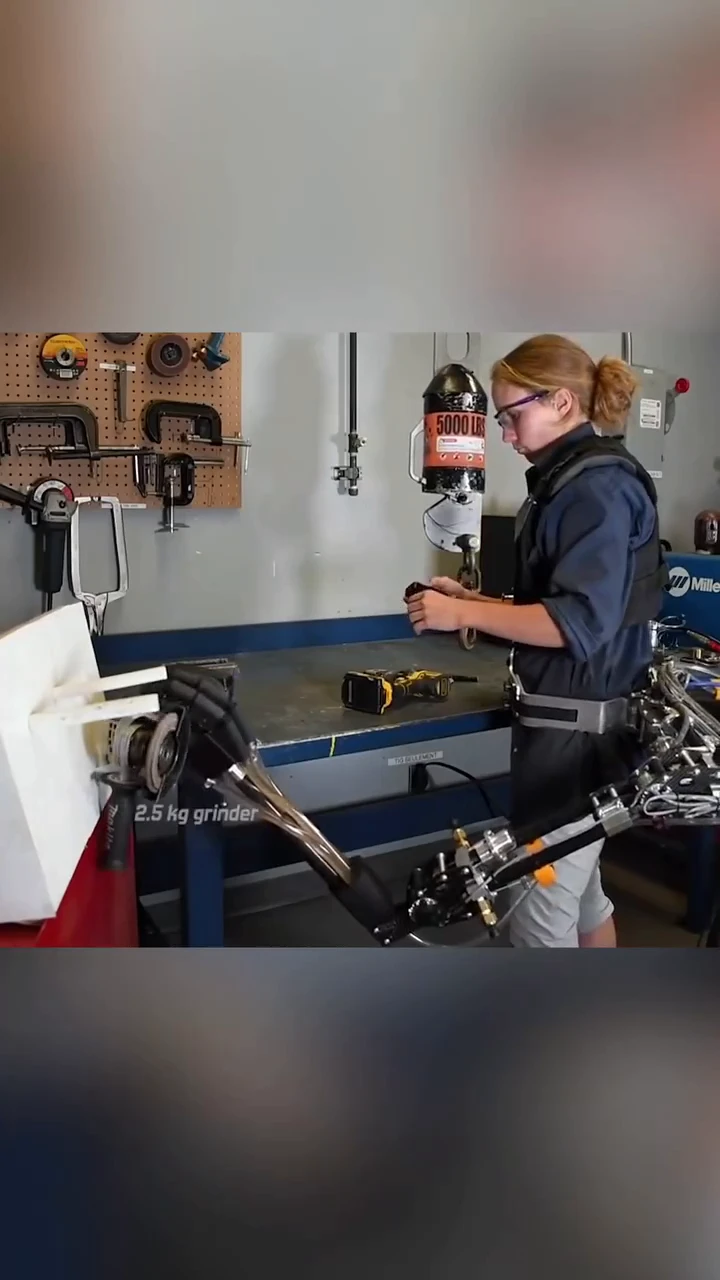 Createk third-arm: Supernumerary robotic arm