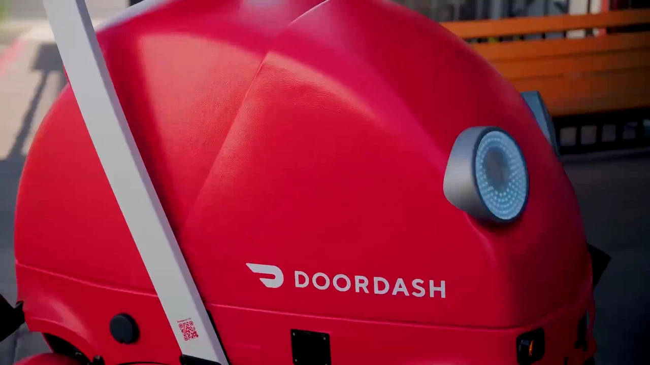 Meet Dot: DoorDash’s giant delivery robot with a siren and 33 km/h speed!
