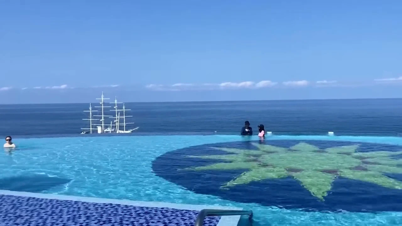 Cruise ship-shaped hotel built on top of a cliff in South Korea