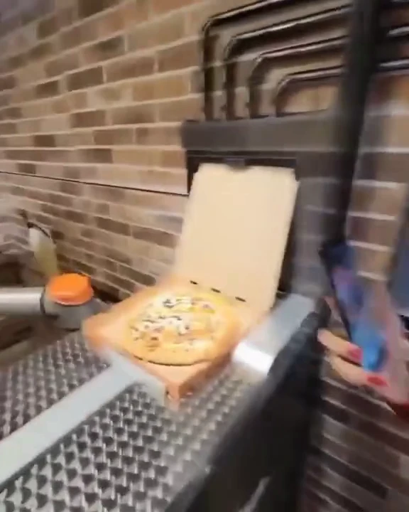 Robots taking over the kitchen in France!
