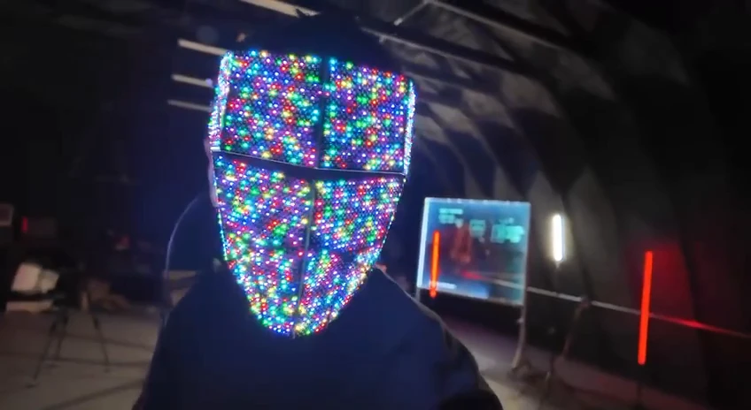 Engineer created a cyberpunk-style mask from LED displays with 2,960 LEDs