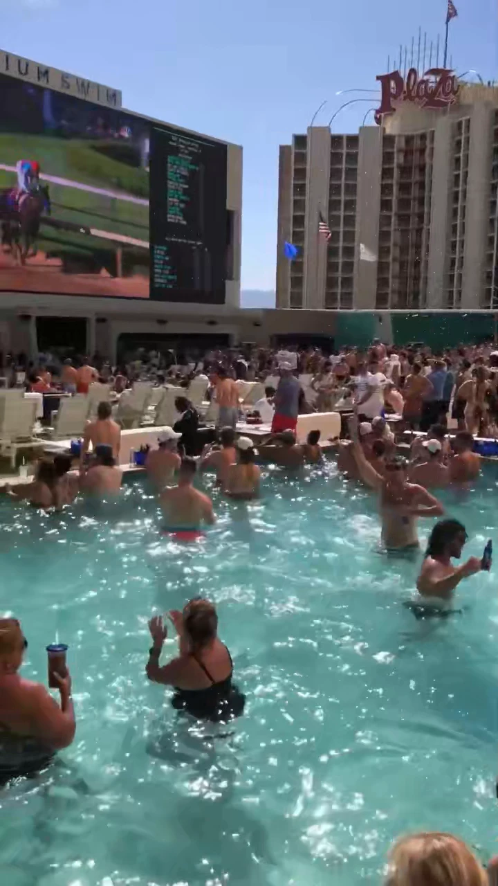 Stadium pool in Las Vegas where you can watch sports on the chile