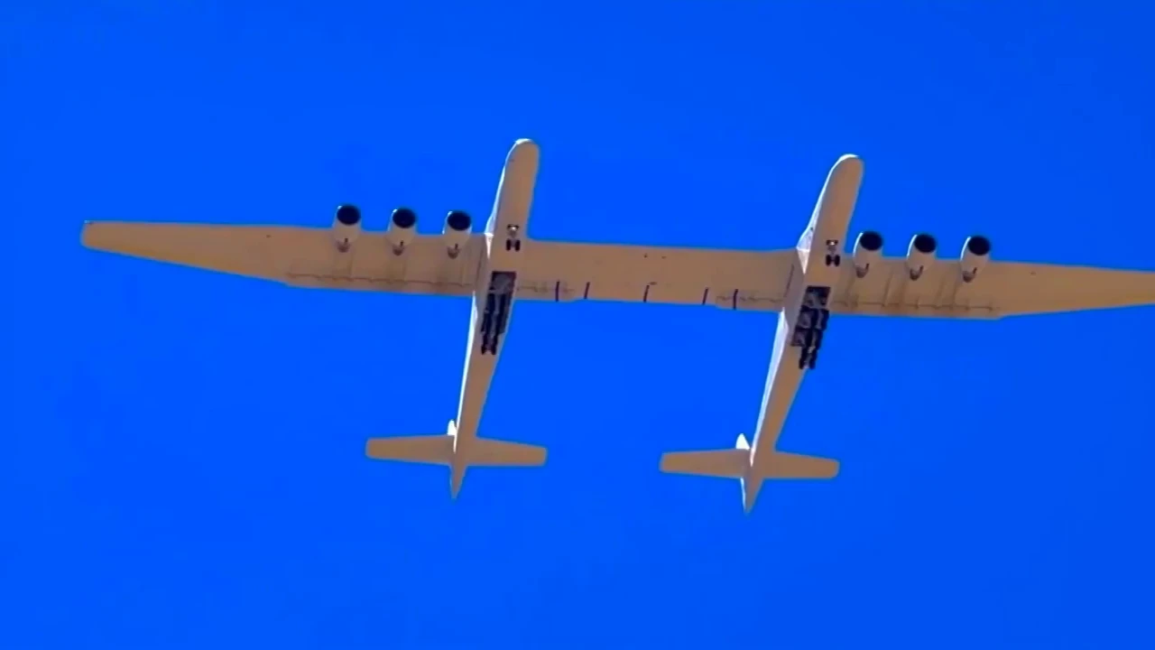 The world's largest aircraft was filmed in the United States