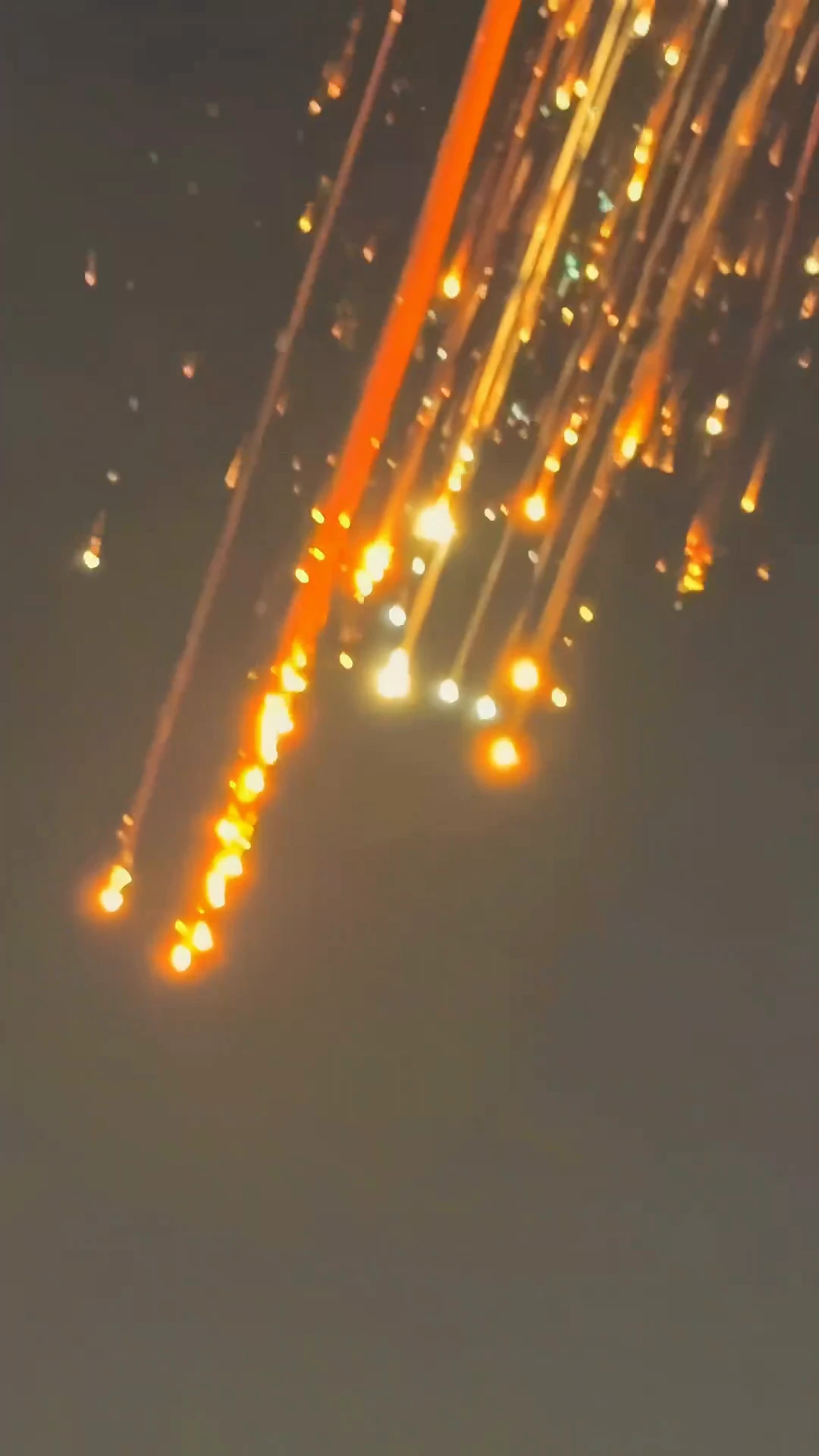 It looks like falling meteorites. SpaceX launches another group of Starlink satellites