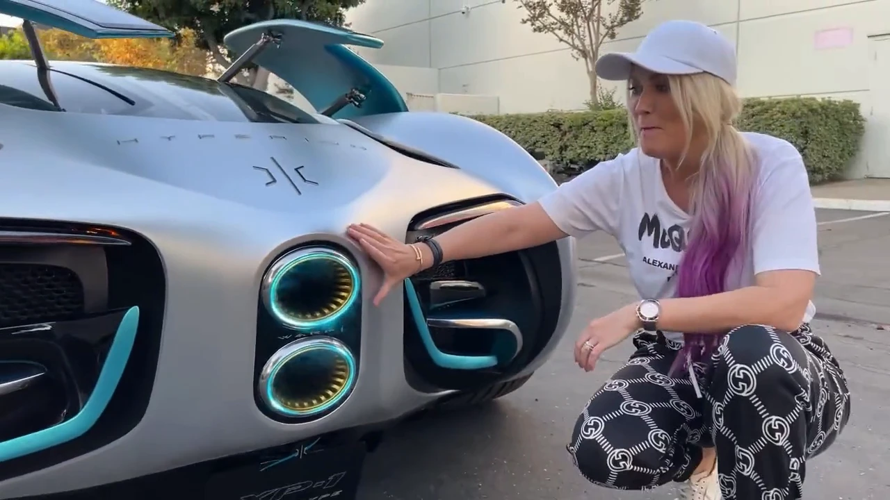 Hyperion XP-1 hydrogen supercar that winds up like a spaceship from the movies