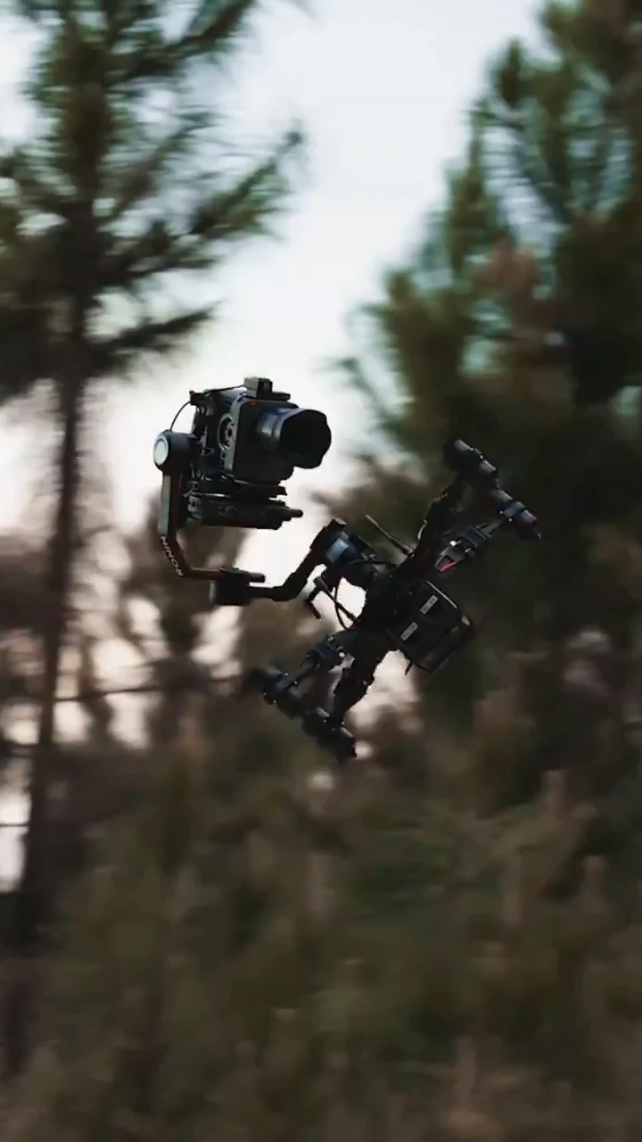The camera mounted on the drone is perfectly stabilized using a gimbal