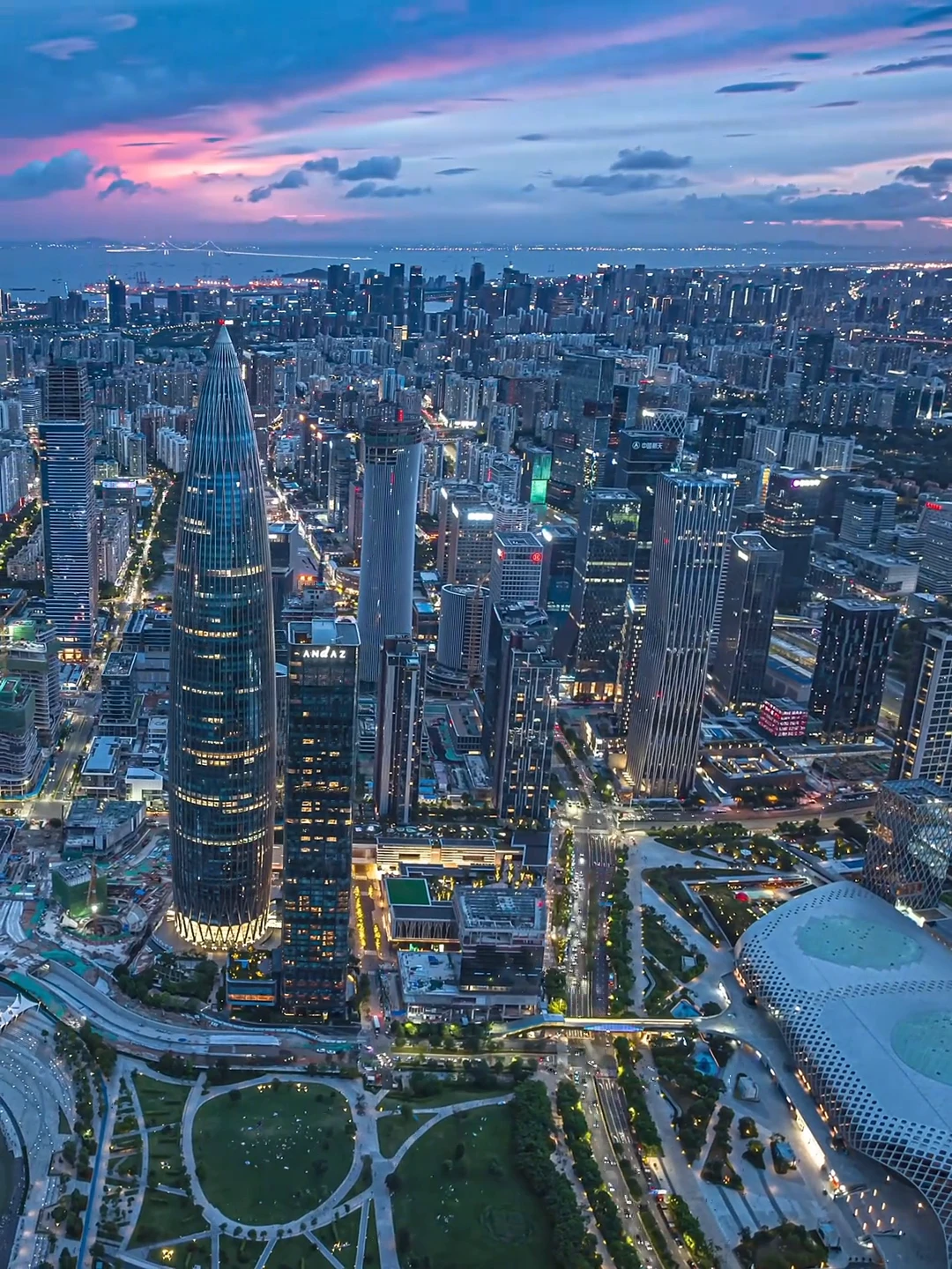 Shenzhen turns on the lights of the metropolis