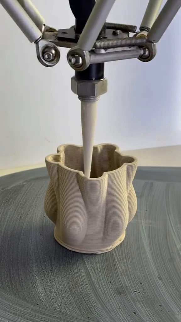 Creating an unusual vase on a 3D printer
