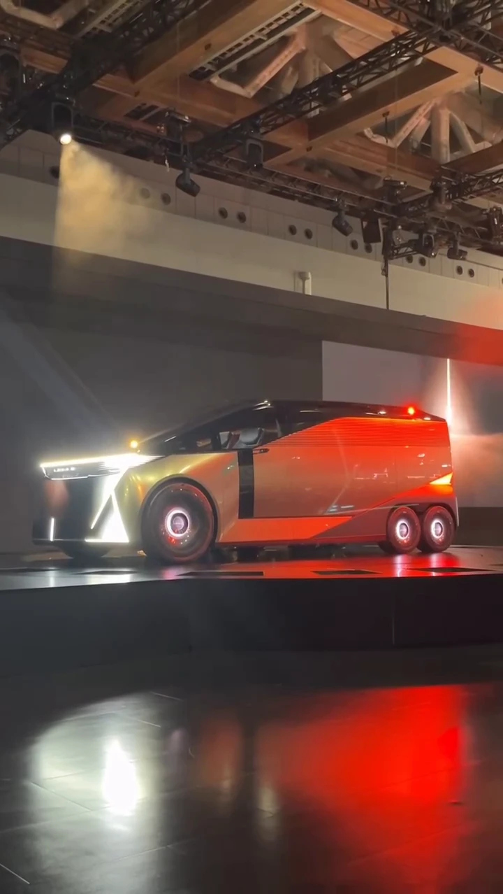 This Lexus LS concept is a 6 Wheel Luxury Minivan
