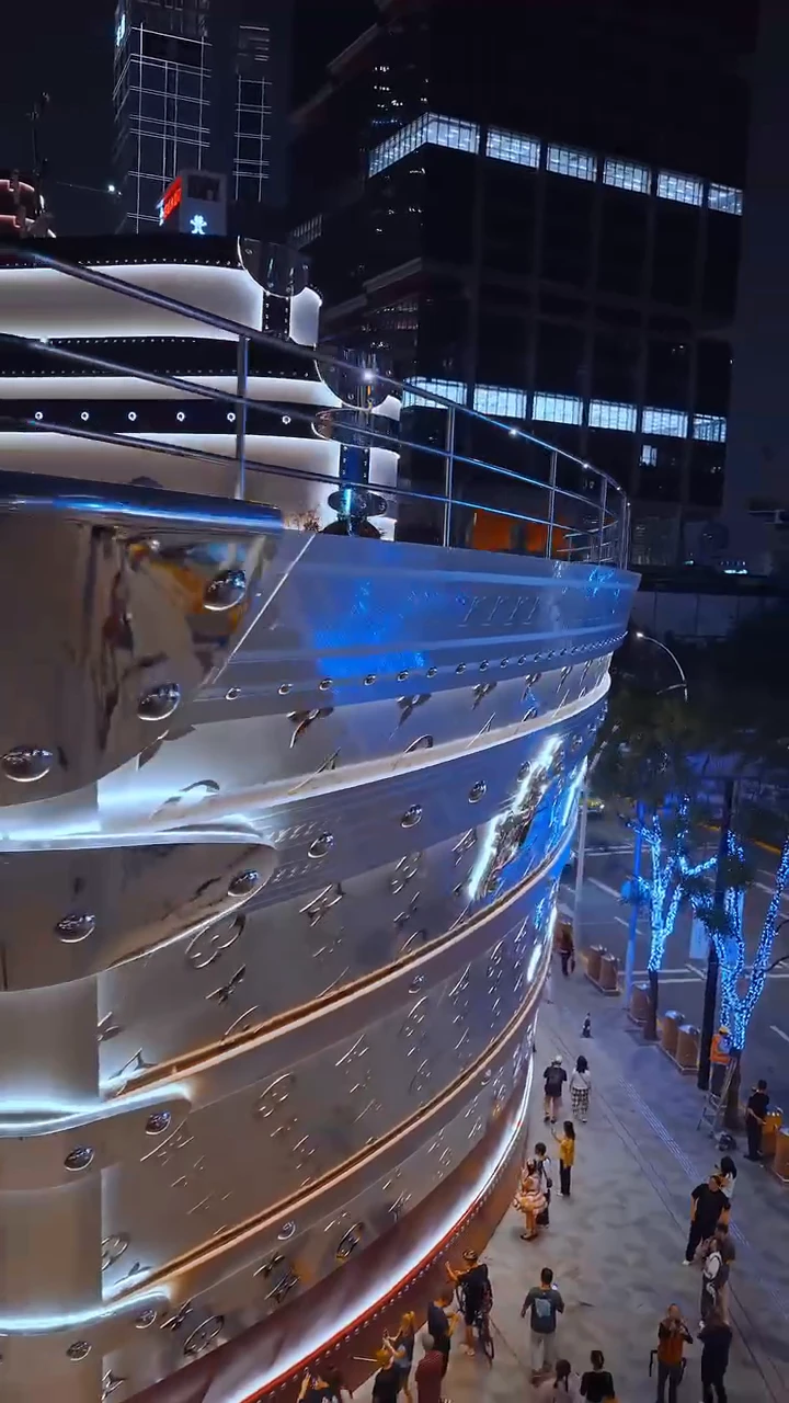 Giant $14 million Louis Vuitton store-ship has been built in the center of Shanghai