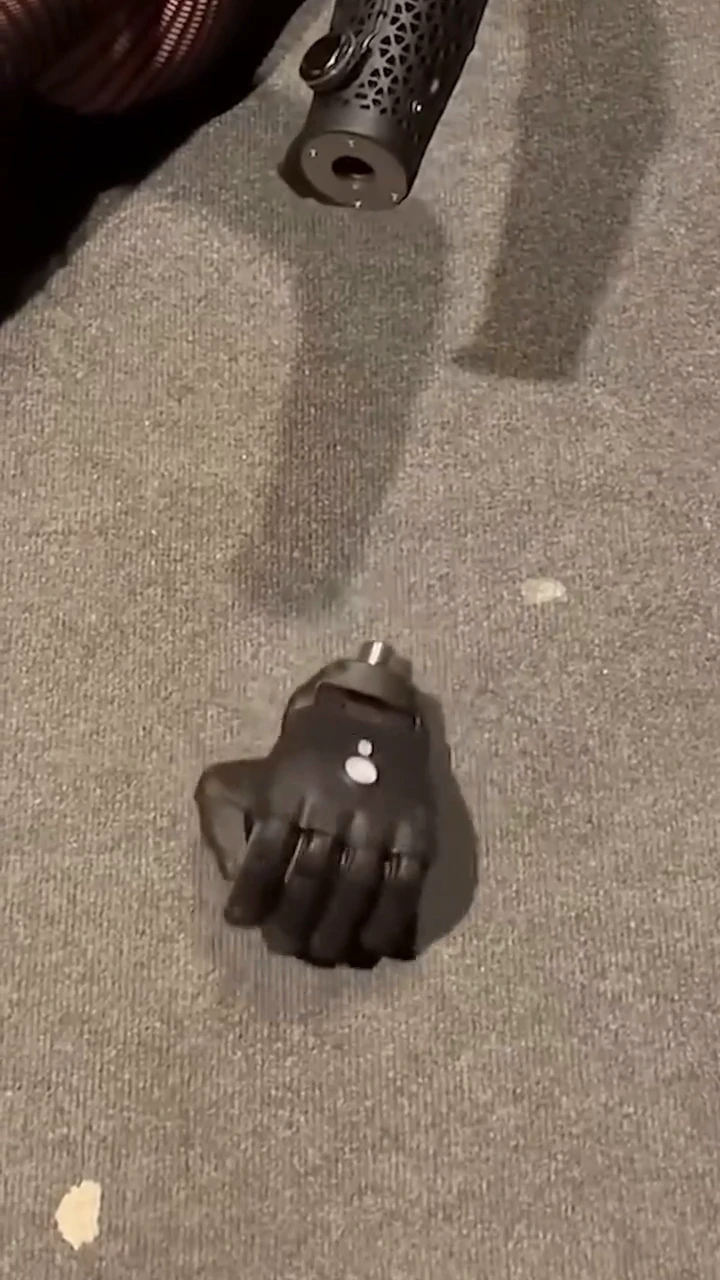 This bionic arm works even detached