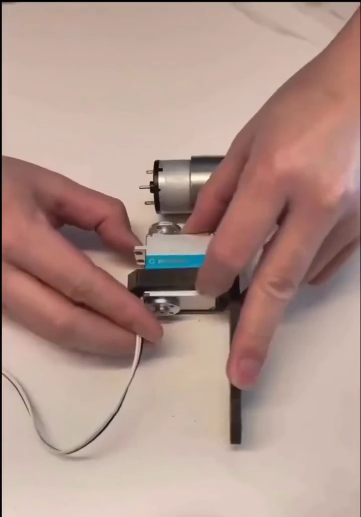 This robot doesn’t walk. It drills