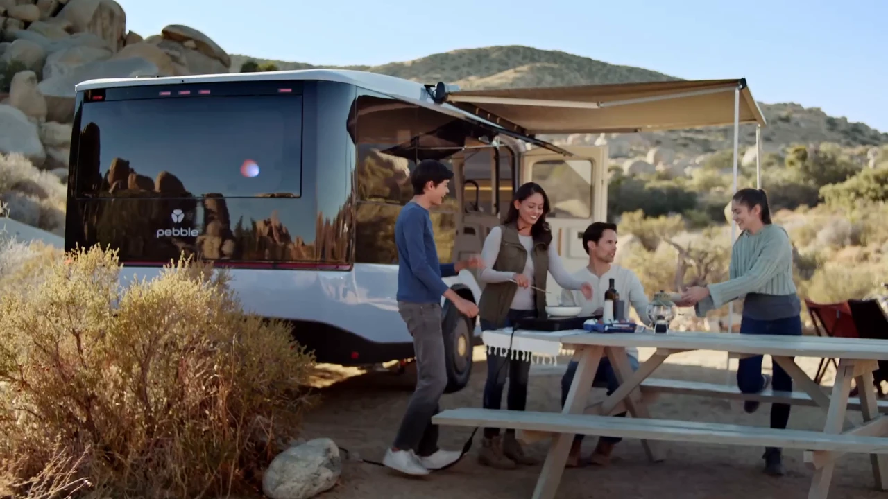California startup unveils electric trailer that charges from the sun