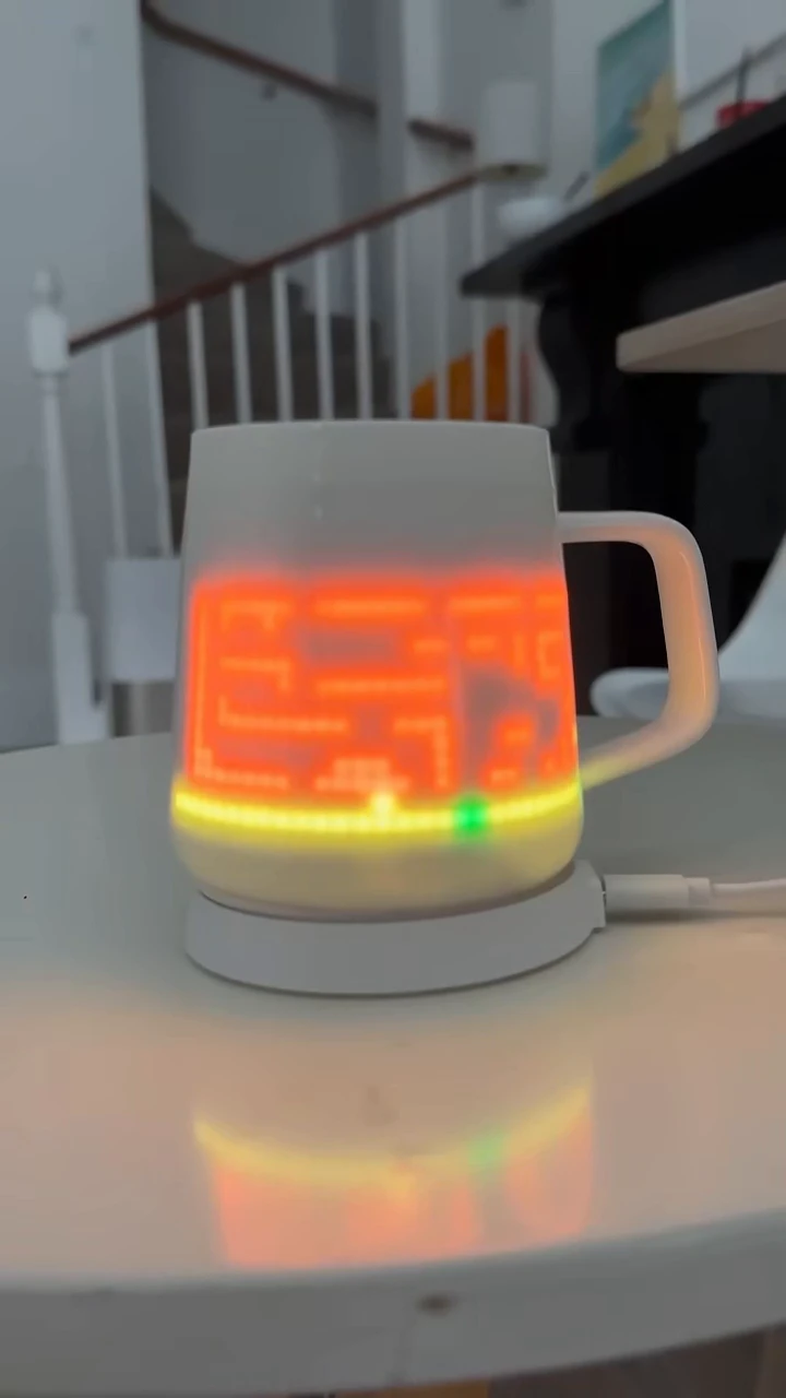 Chinese startup has released a high-tech mug with a display