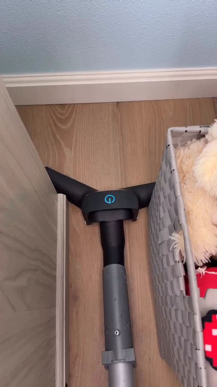 Hoogo Flipflop: smart flexible vacuum cleaner attachment