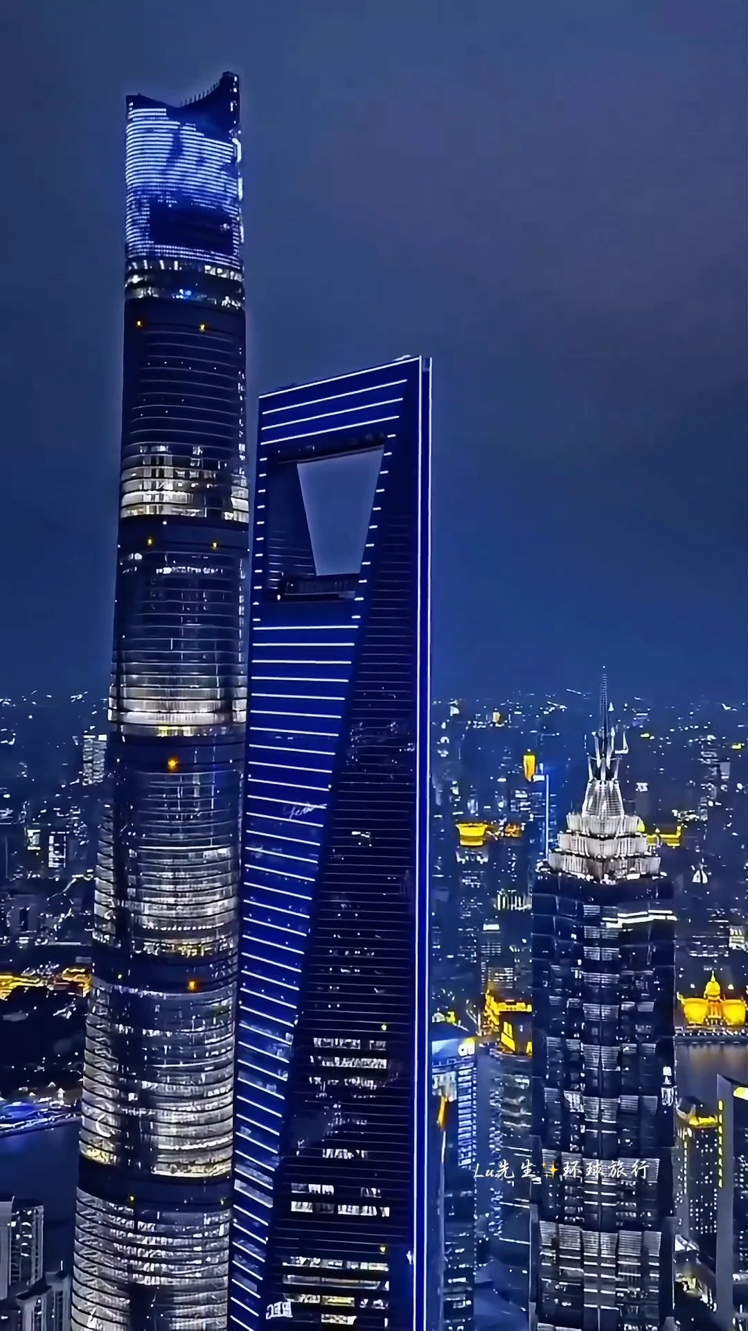 Your daily dose of urbanism. It's an unbelievable Shanghai