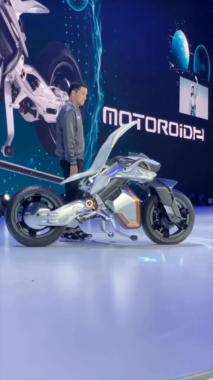 Yamaha has unveiled the Motoroid 2, a self-balancing electric motorcycle