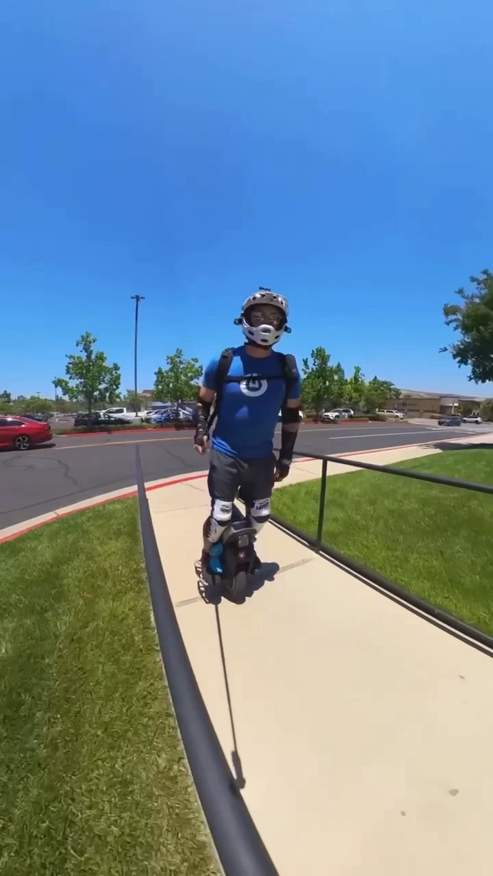 Forget E-Scooters – This Unicycle Goes 70 km/h on Any Surface