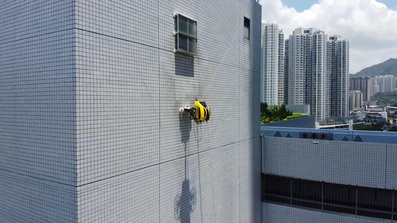 SQD-Sky Wash, the world's safest commercial wall-cleaning robot!