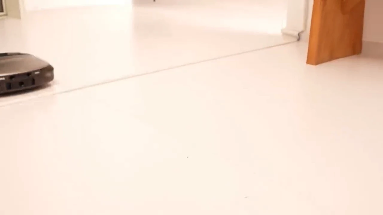 Modular robot vacuum cleaner that can climb stairs on caterpillar tracks has been unveiled