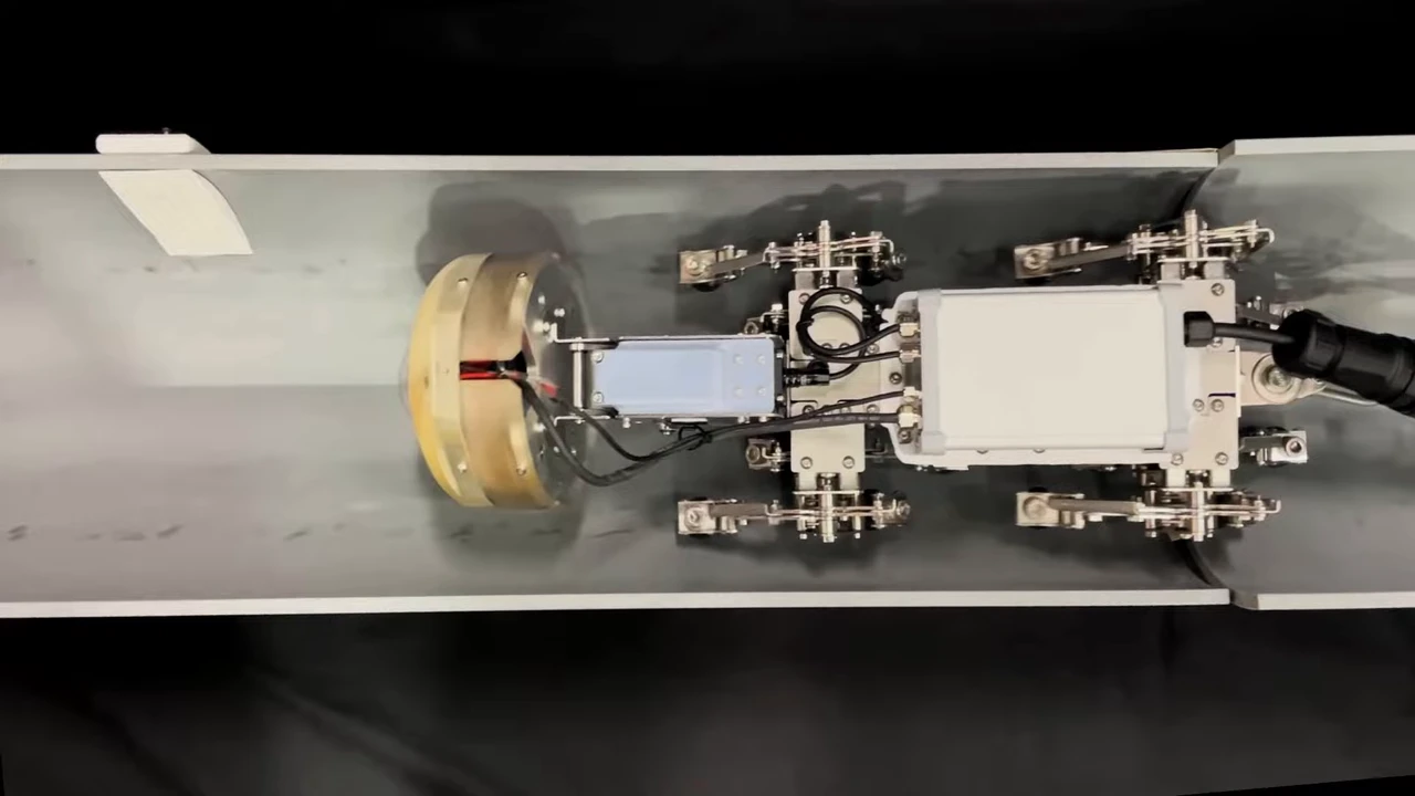 Japanese introduced a robot for pipeline inspection and repair
