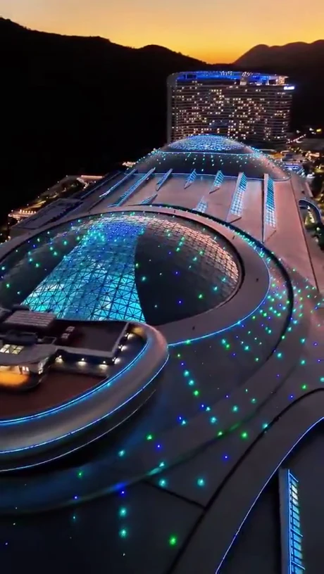 Chimelong Spaceship Hotel. A quasi-five-star luxury hotel in Zhuhai, China
