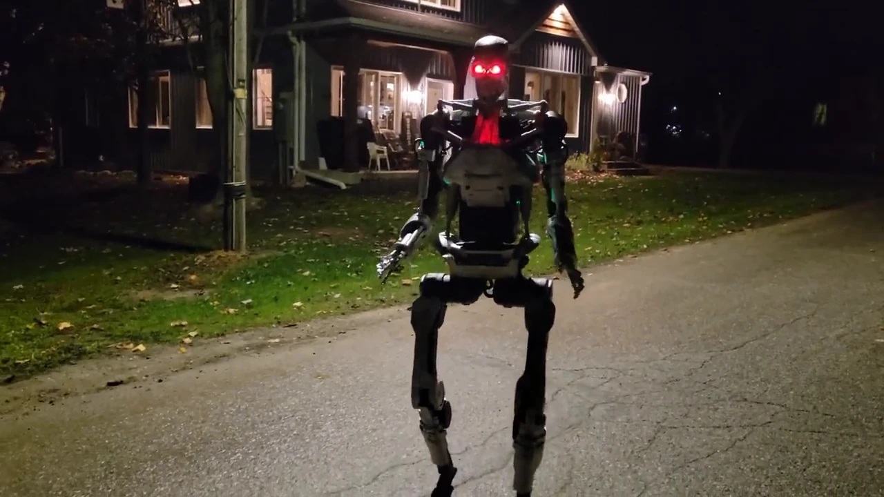 Engineer dressed a humanoid robot from Unitree in a T-800 suit from «Terminator» on Halloween