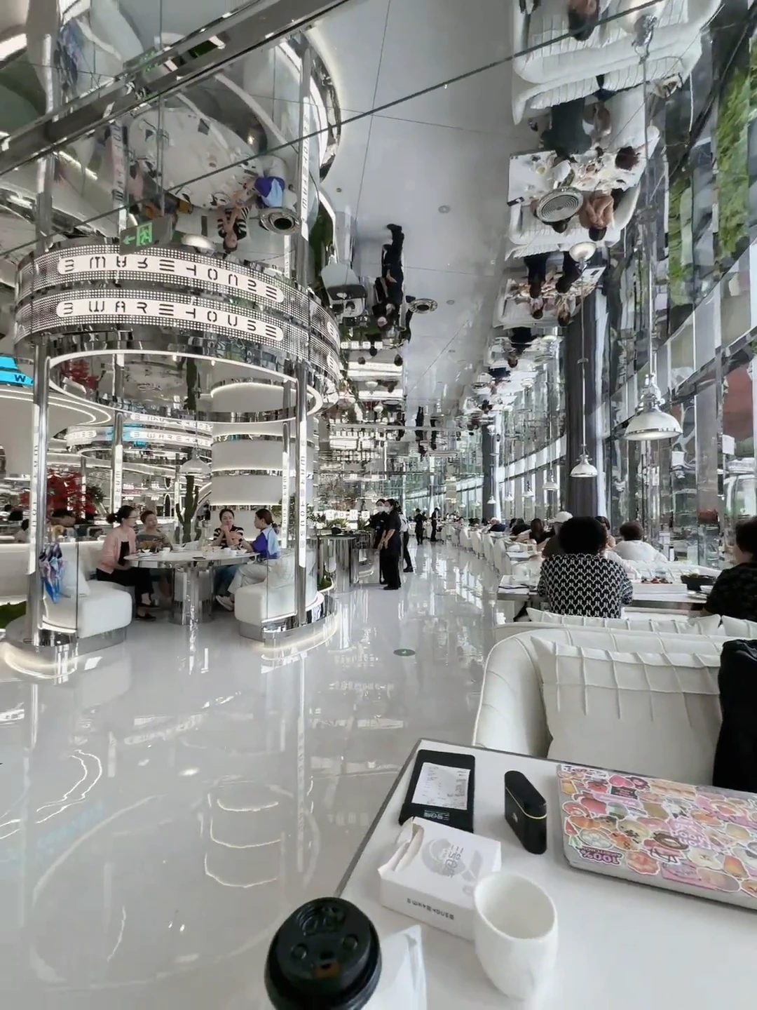 The indescribable interior of a restaurant in Lujiazui Zhengda Square, Shanghai